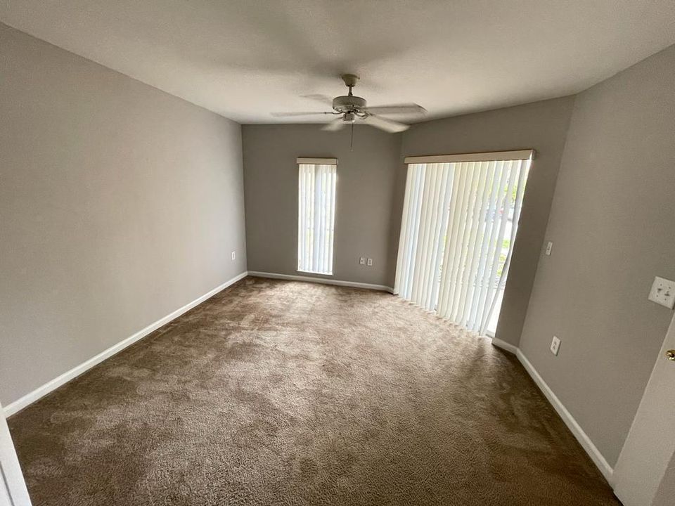 4783 Via Palm Lake 104