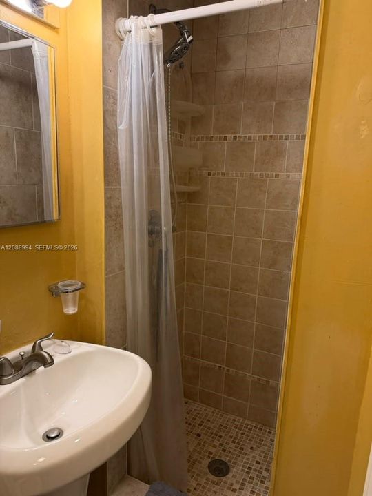 En Renta: $1,300 (0 camas, 1 baños, 1128 Pies cuadrados)