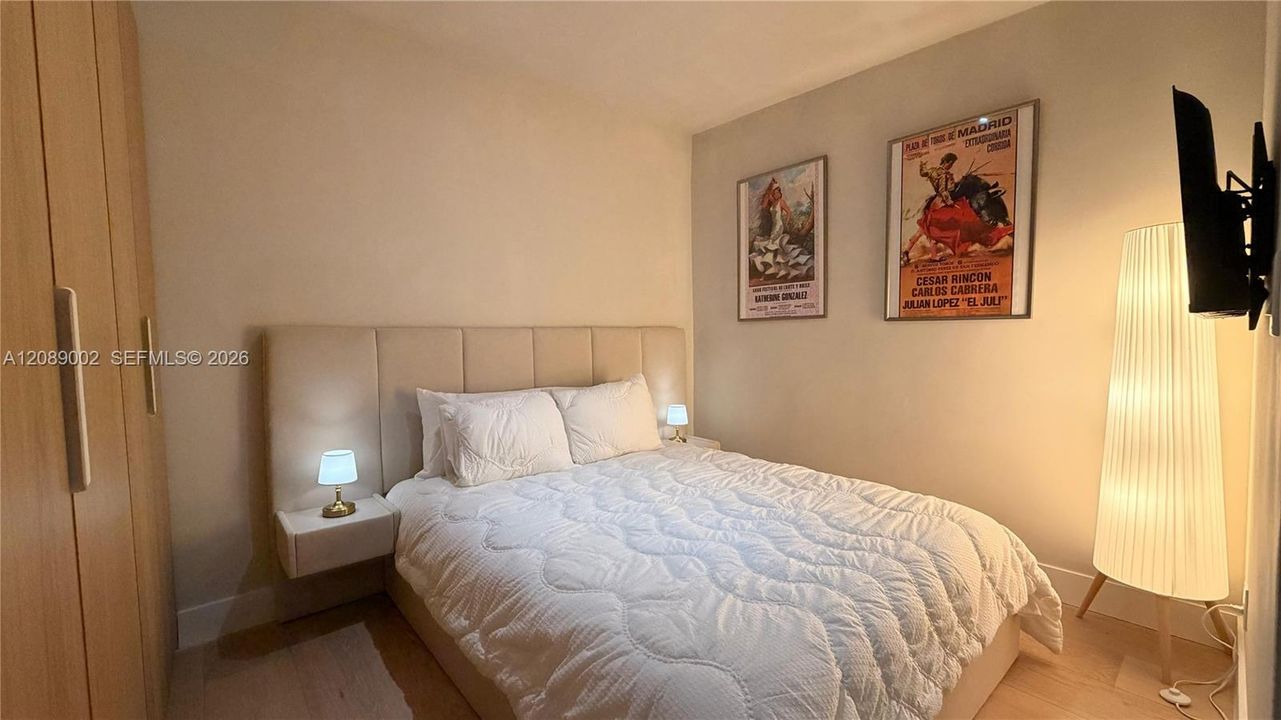 For Rent: $1,800 (1 beds, 1 baths, 400 Square Feet)
