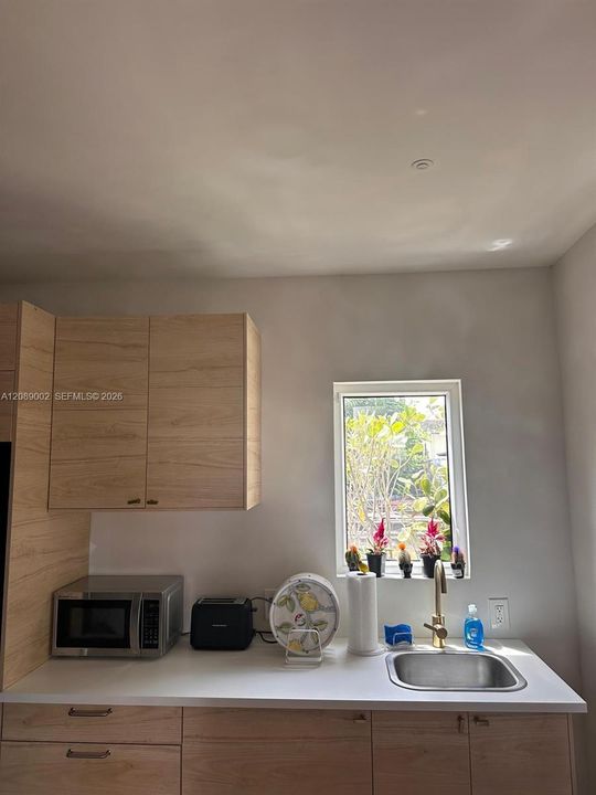 For Rent: $1,800 (1 beds, 1 baths, 400 Square Feet)