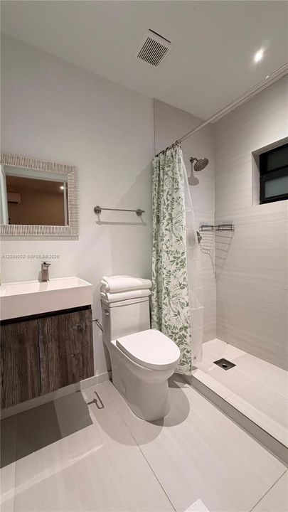 For Rent: $1,800 (1 beds, 1 baths, 400 Square Feet)