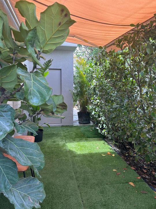 For Rent: $1,800 (1 beds, 1 baths, 400 Square Feet)