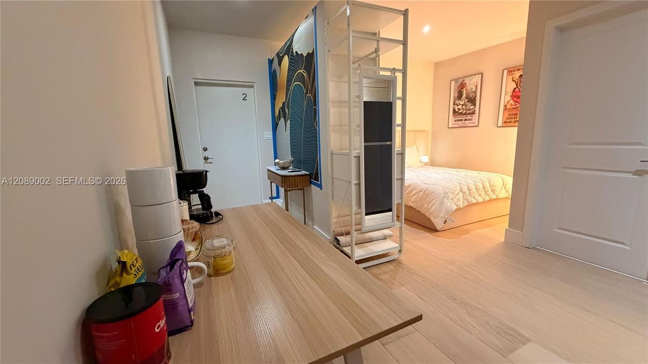 For Rent: $1,800 (1 beds, 1 baths, 400 Square Feet)