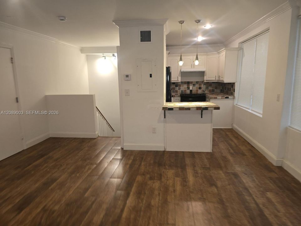 В аренду: $3,500 (2 спален, 1 ванн, 850 Квадратных фут)