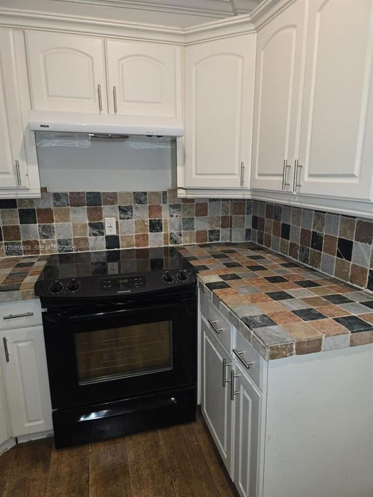 В аренду: $3,500 (2 спален, 1 ванн, 850 Квадратных фут)