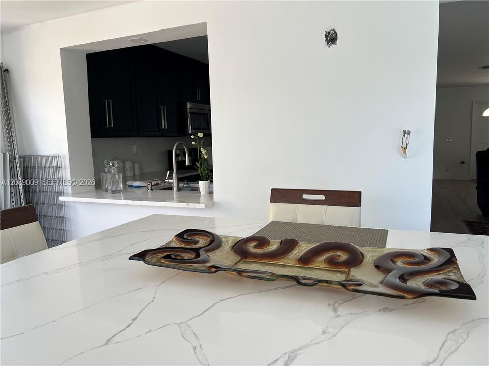 На продажу: $425,000 (2 спален, 1 ванн, 1316 Квадратных фут)