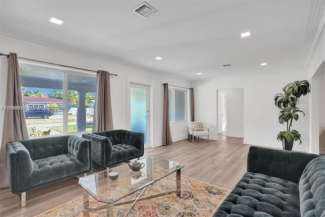 En Venta: $2,390,000 (3 camas, 2 baños, 2330 Pies cuadrados)
