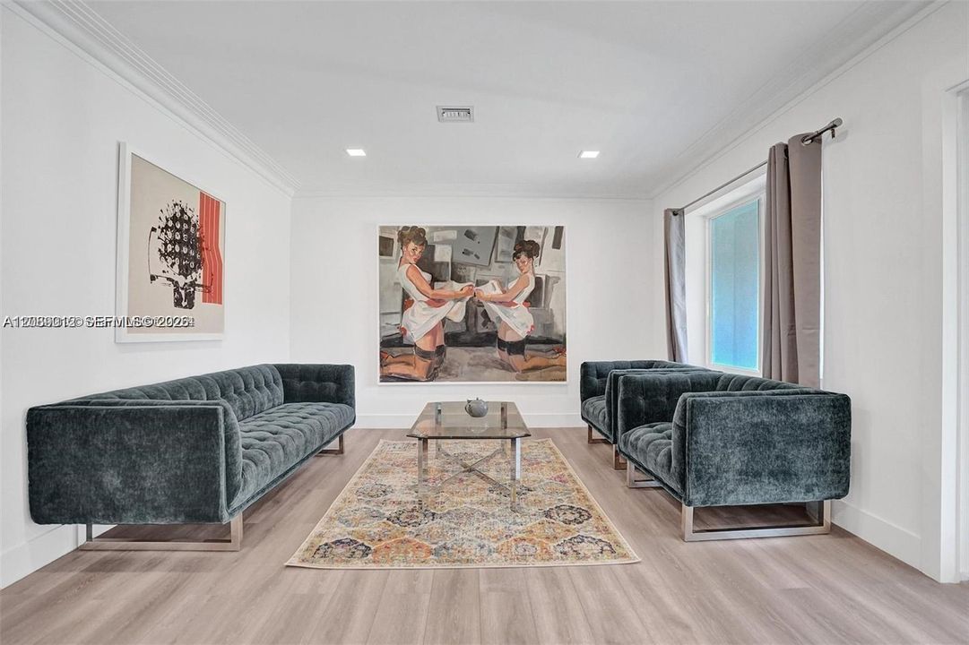En Venta: $2,390,000 (3 camas, 2 baños, 2330 Pies cuadrados)