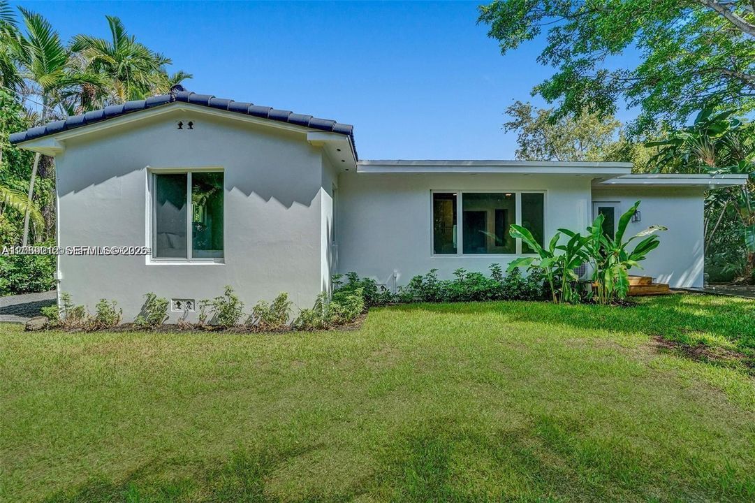En Venta: $2,390,000 (3 camas, 2 baños, 2330 Pies cuadrados)