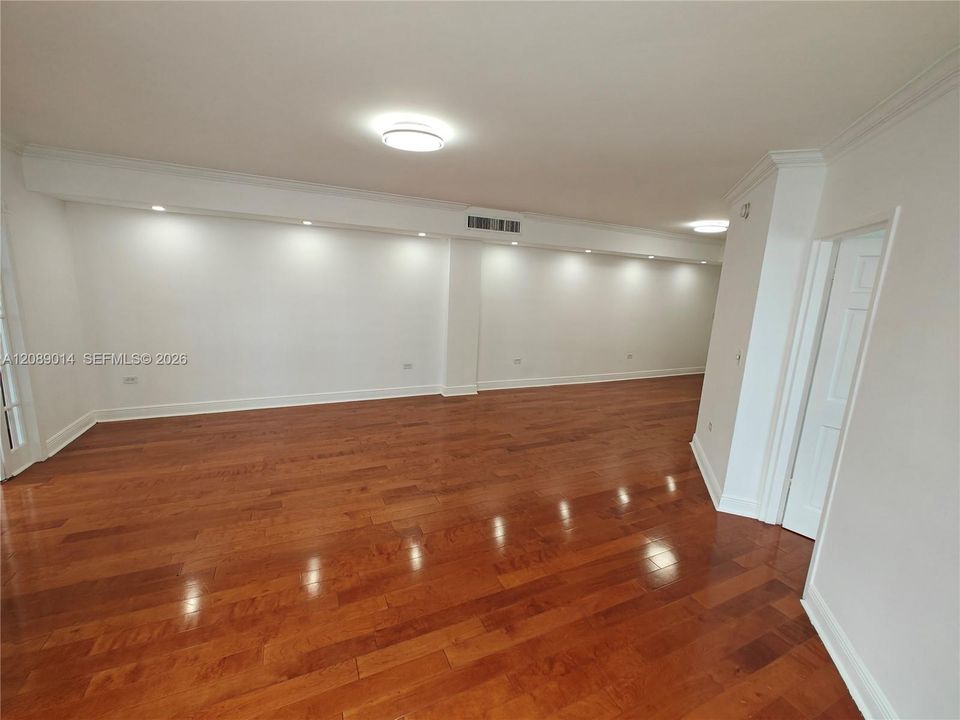 For Rent: $2,950 (2 beds, 2 baths, 990 Square Feet)