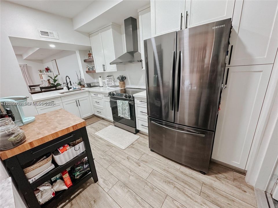 В аренду: $3,000 (2 спален, 2 ванн, 1250 Квадратных фут)
