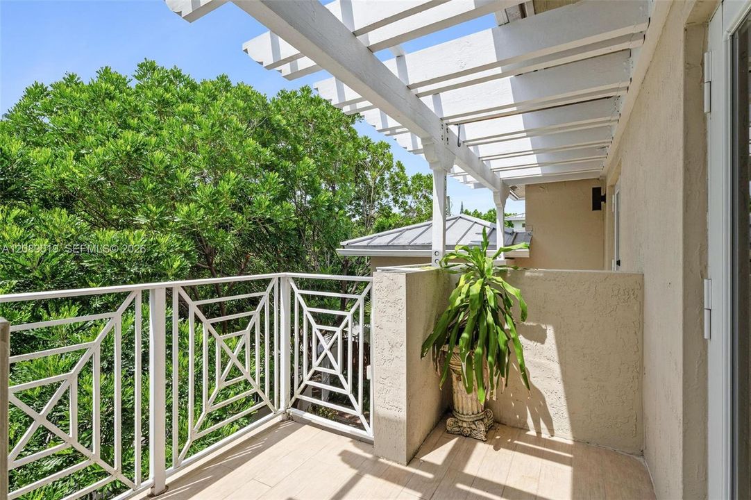 En Venta: $1,295,000 (3 camas, 2 baños, 1972 Pies cuadrados)
