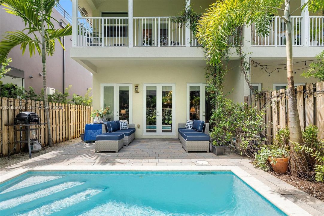 En Venta: $1,295,000 (3 camas, 2 baños, 1972 Pies cuadrados)