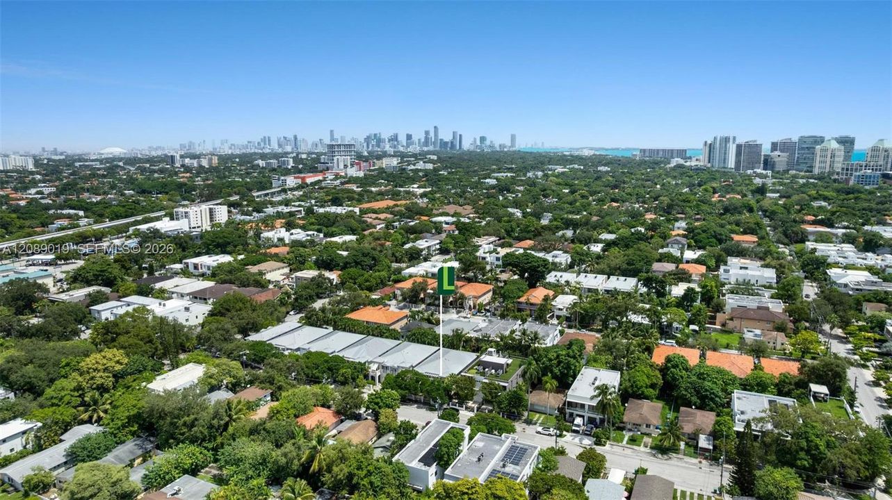 En Venta: $1,295,000 (3 camas, 2 baños, 1972 Pies cuadrados)