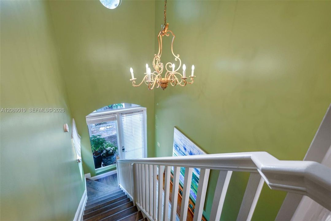 En Venta: $1,295,000 (3 camas, 2 baños, 1972 Pies cuadrados)