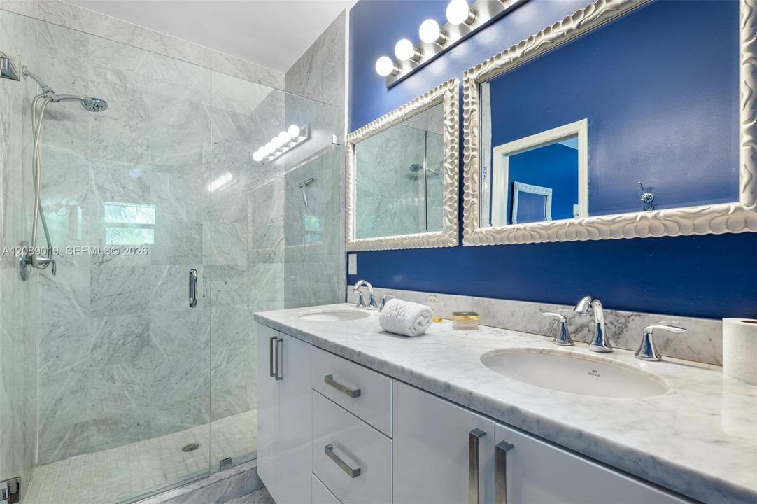 En Venta: $1,295,000 (3 camas, 2 baños, 1972 Pies cuadrados)