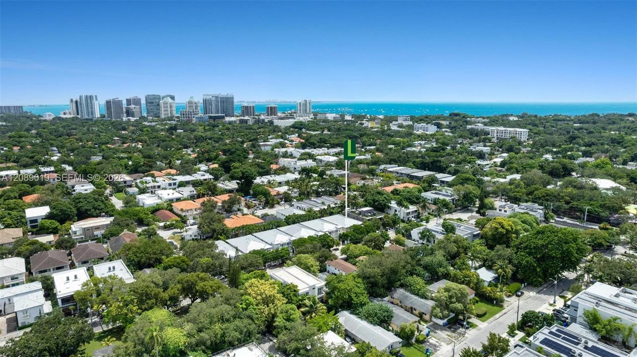 En Venta: $1,295,000 (3 camas, 2 baños, 1972 Pies cuadrados)