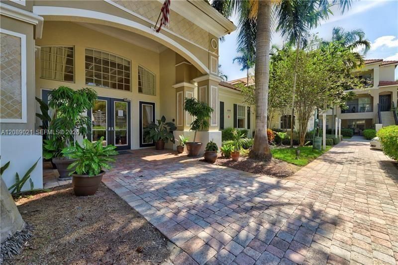 For Rent: $2,000 (2 beds, 2 baths, 1123 Square Feet)