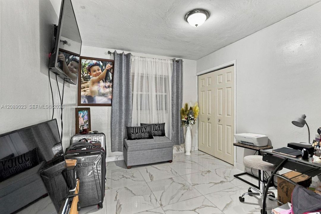 En Venta: $675,000 (3 camas, 1 baños, 1262 Pies cuadrados)