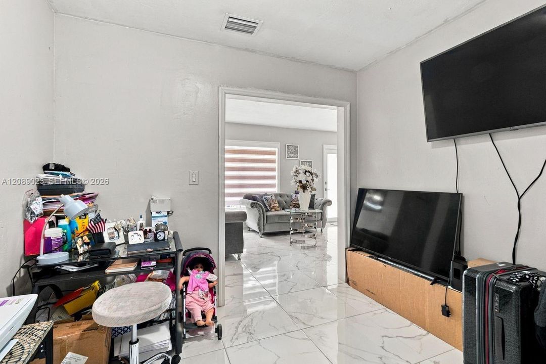 En Venta: $675,000 (3 camas, 1 baños, 1262 Pies cuadrados)