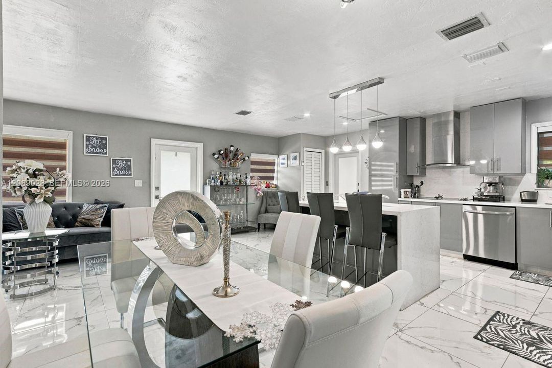 En Venta: $675,000 (3 camas, 1 baños, 1262 Pies cuadrados)