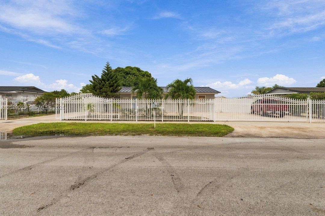 En Venta: $675,000 (3 camas, 1 baños, 1262 Pies cuadrados)