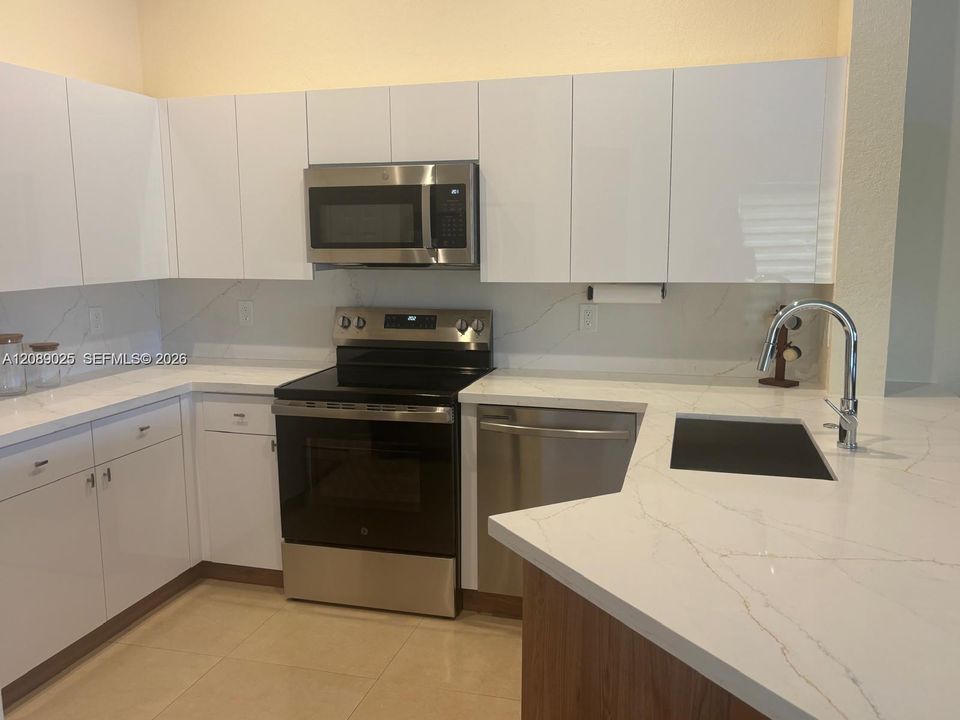 For Rent: $4,000 (3 beds, 2 baths, 1420 Square Feet)