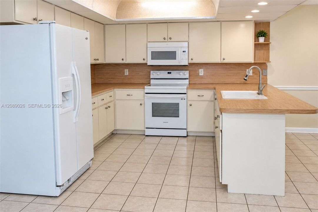 En Venta: $335,000 (2 camas, 3 baños, 1672 Pies cuadrados)