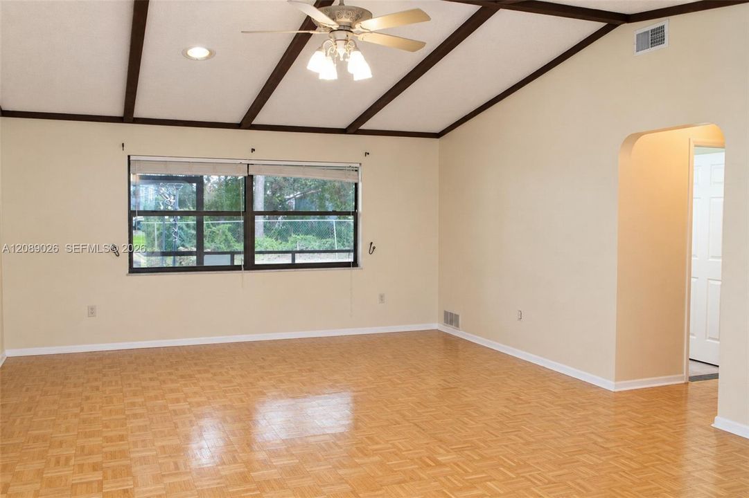 En Venta: $335,000 (2 camas, 3 baños, 1672 Pies cuadrados)