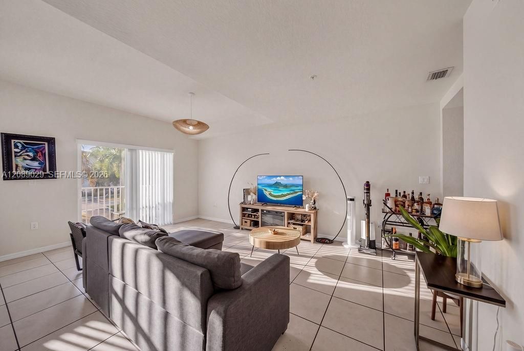 En Venta: $408,000 (3 camas, 2 baños, 1256 Pies cuadrados)