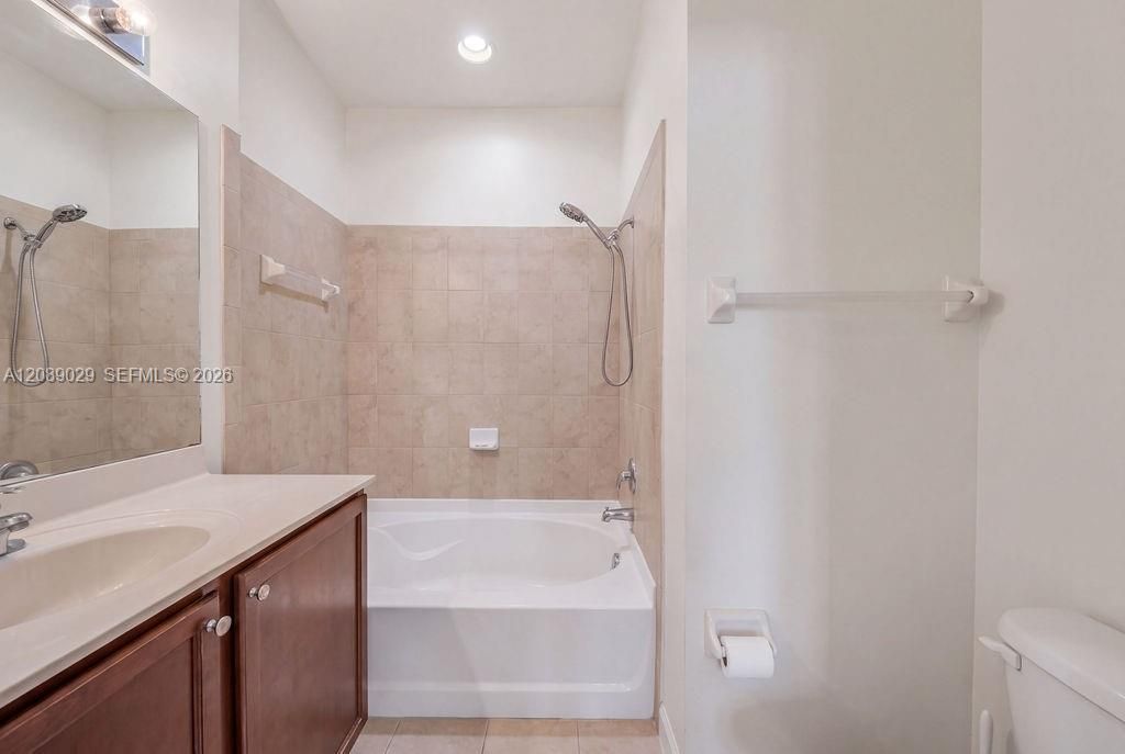 En Venta: $408,000 (3 camas, 2 baños, 1256 Pies cuadrados)