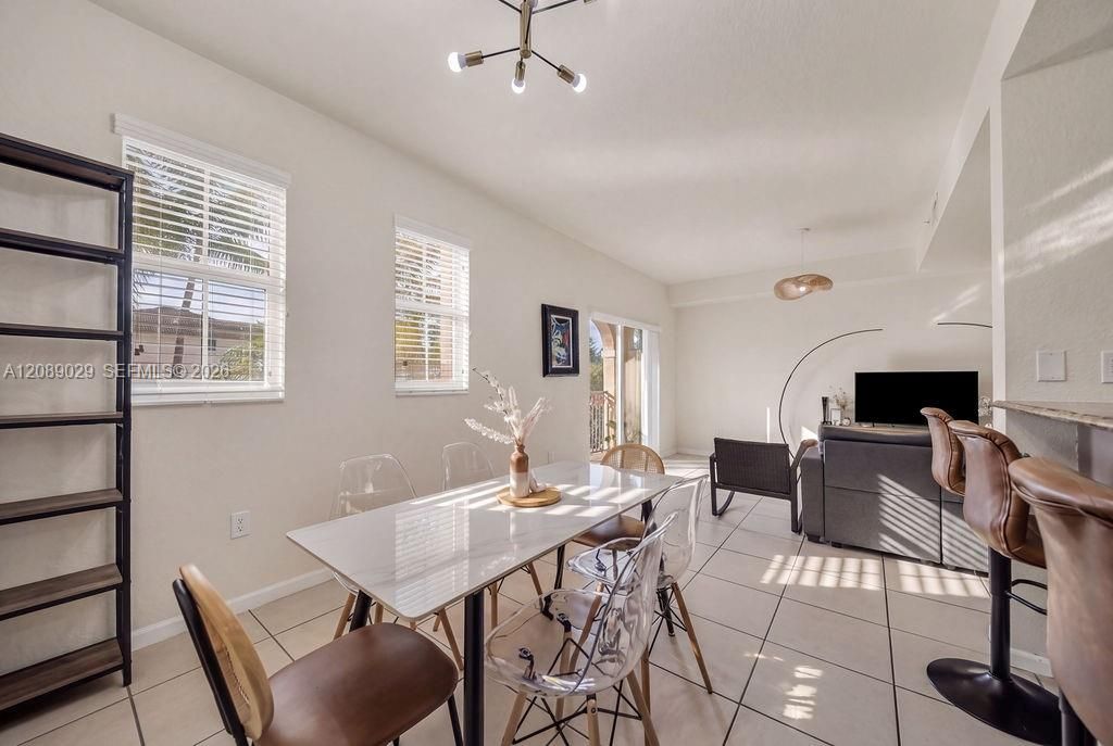 En Venta: $408,000 (3 camas, 2 baños, 1256 Pies cuadrados)