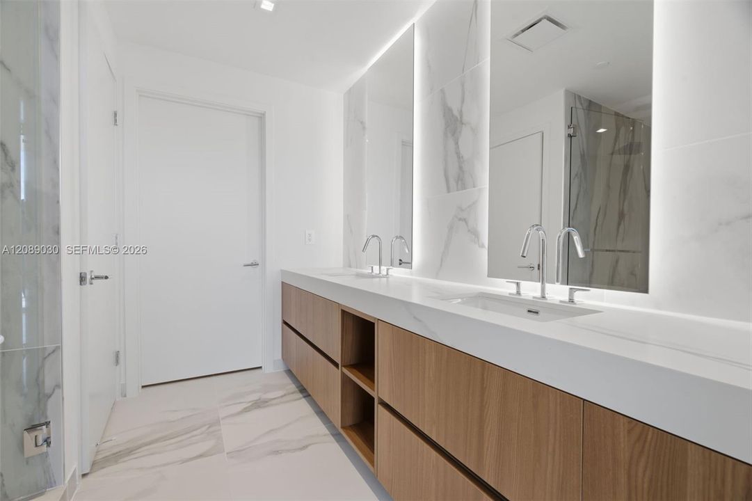 For Sale: $2,350,000 (2 beds, 2 baths, 1285 Square Feet)