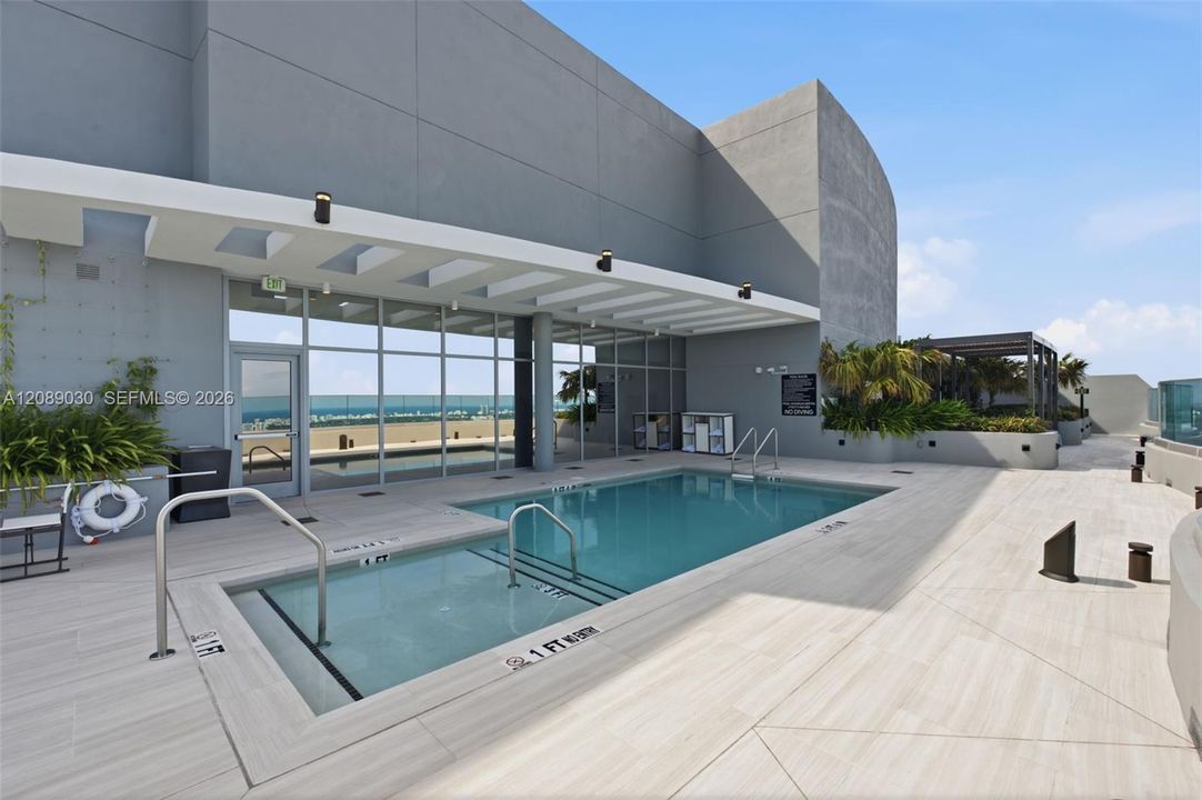 For Sale: $2,350,000 (2 beds, 2 baths, 1285 Square Feet)