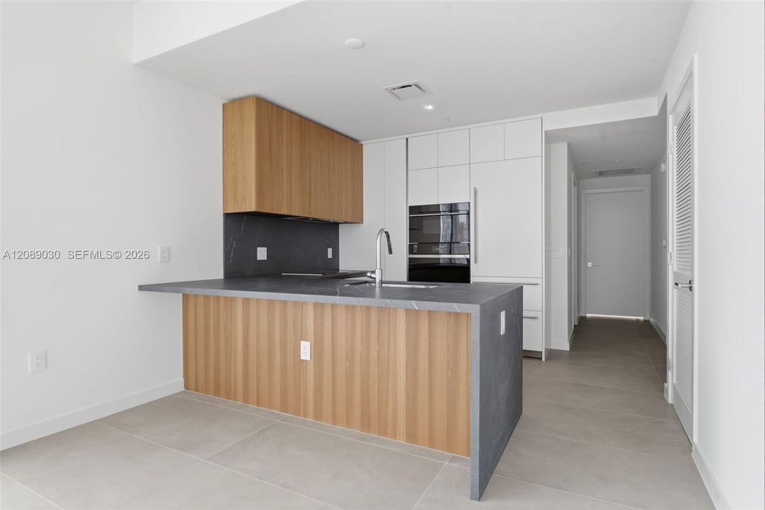 For Sale: $2,350,000 (2 beds, 2 baths, 1285 Square Feet)