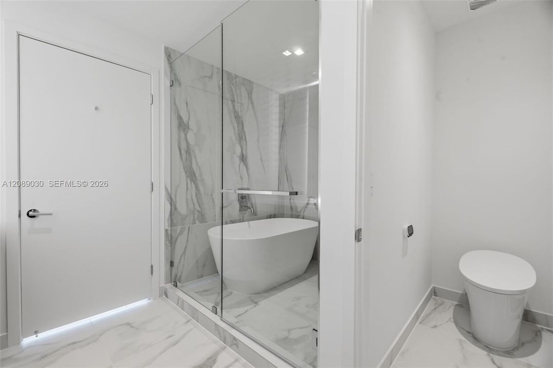 For Sale: $2,350,000 (2 beds, 2 baths, 1285 Square Feet)