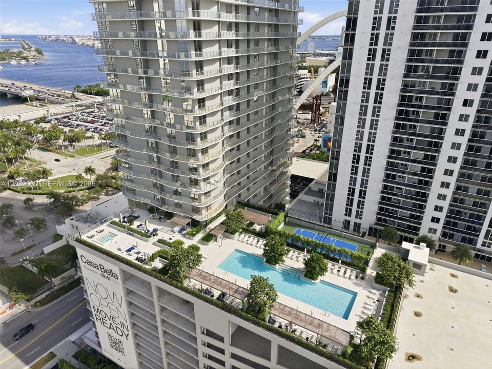 For Sale: $2,350,000 (2 beds, 2 baths, 1285 Square Feet)