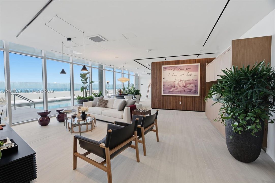 For Sale: $2,350,000 (2 beds, 2 baths, 1285 Square Feet)