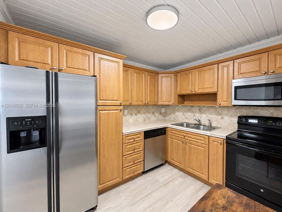 For Rent: $2,600 (1 beds, 2 baths, 1135 Square Feet)