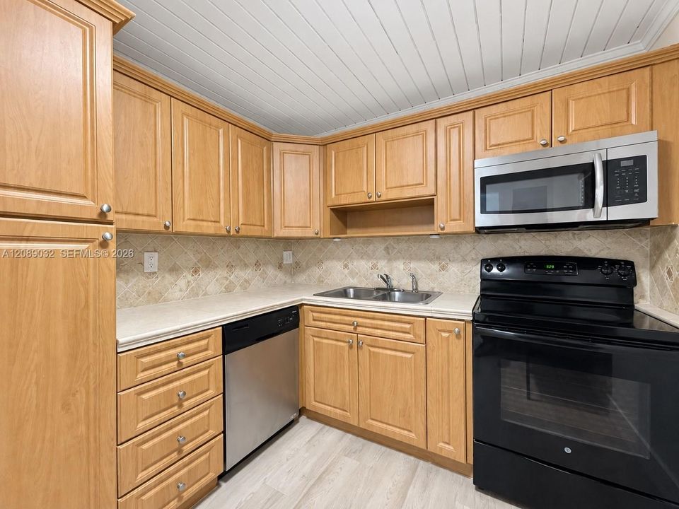 For Rent: $2,600 (1 beds, 2 baths, 1135 Square Feet)