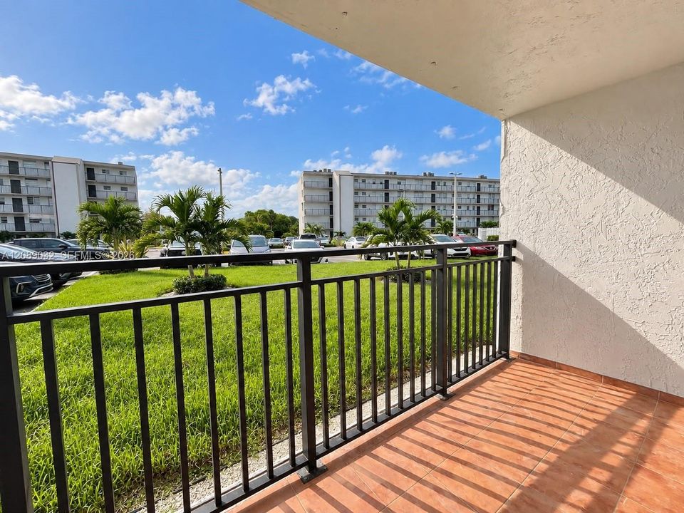 For Rent: $2,600 (1 beds, 2 baths, 1135 Square Feet)