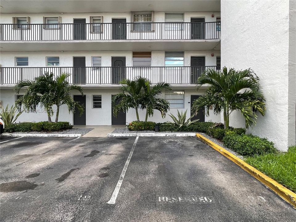 For Rent: $2,600 (1 beds, 2 baths, 1135 Square Feet)