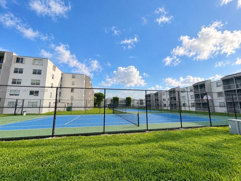 For Rent: $2,600 (1 beds, 2 baths, 1135 Square Feet)