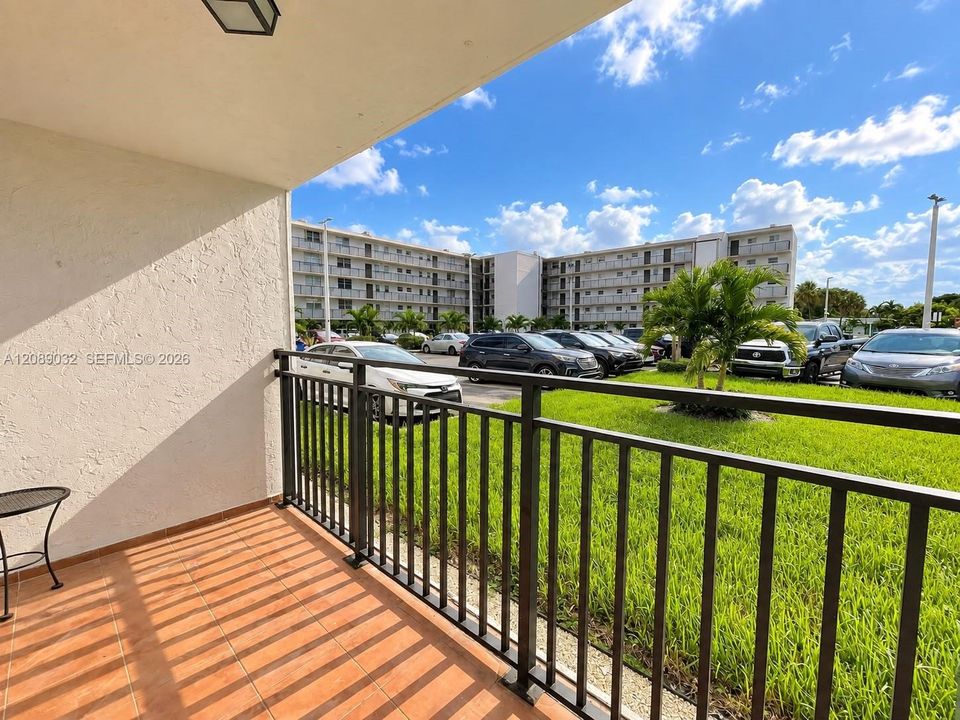 For Rent: $2,600 (1 beds, 2 baths, 1135 Square Feet)