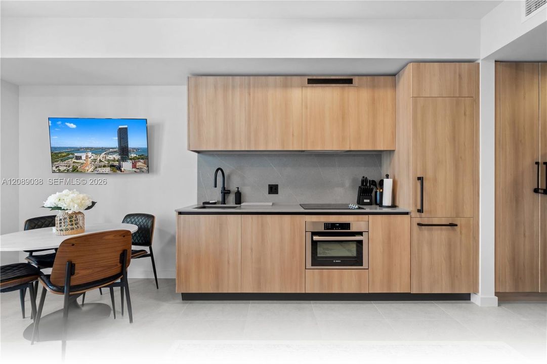 В аренду: $3,100 (0 спален, 1 ванн, 359 Квадратных фут)