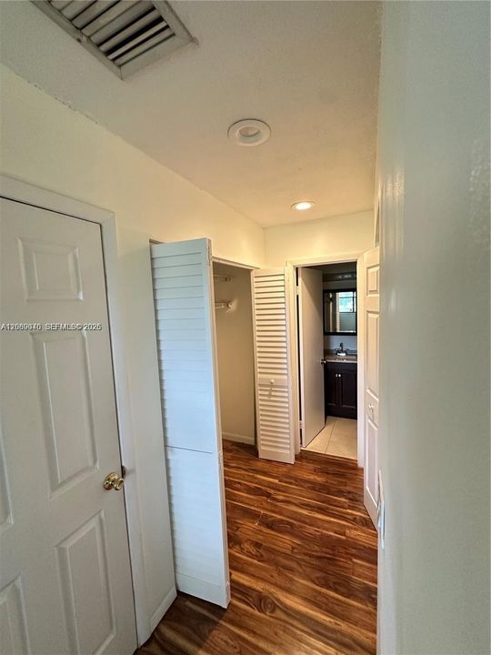 For Rent: $2,800 (3 beds, 3 baths, 1280 Square Feet)