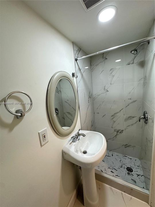 For Rent: $2,800 (3 beds, 3 baths, 1280 Square Feet)