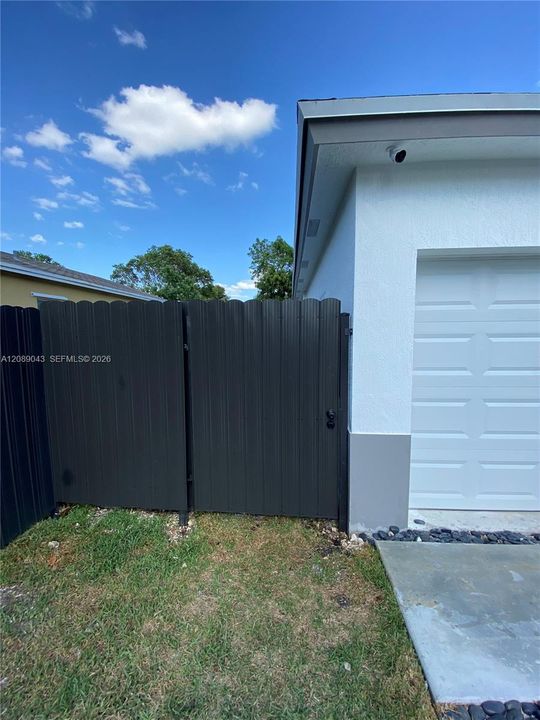 For Sale: $670,000 (4 beds, 3 baths, 1838 Square Feet)