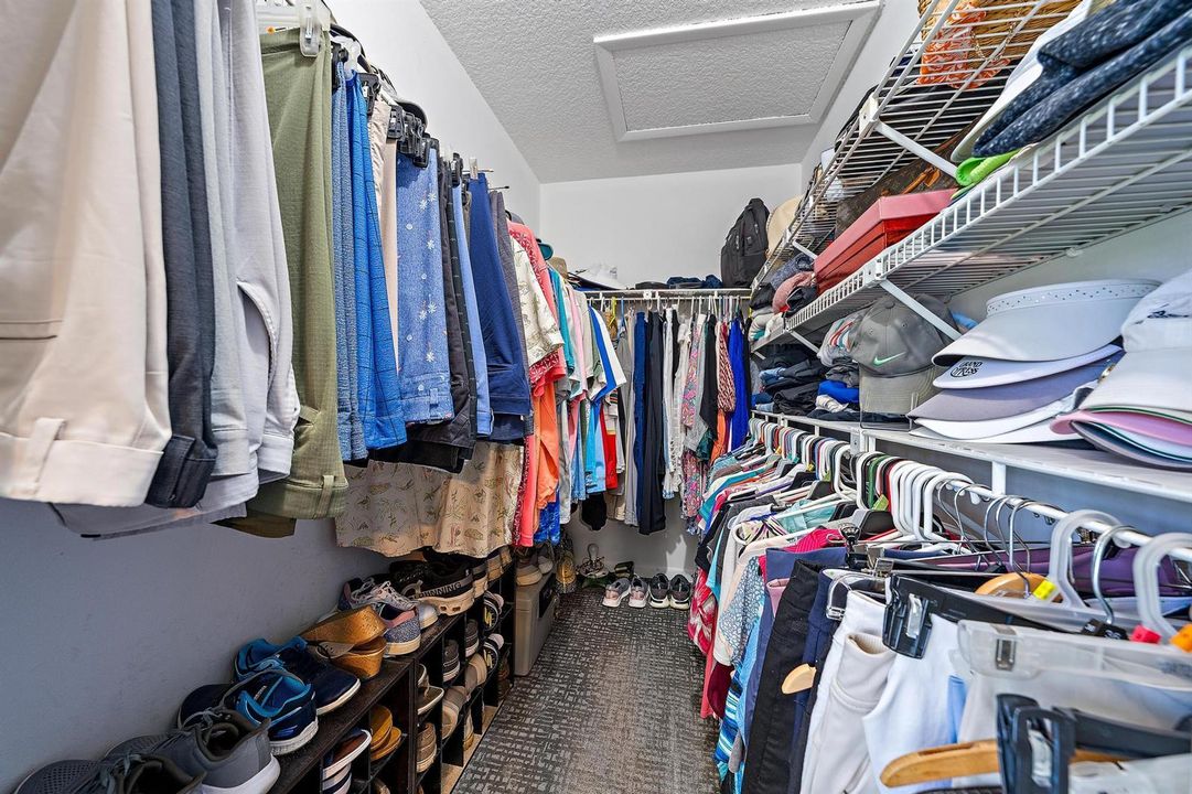 Master walkin Closet