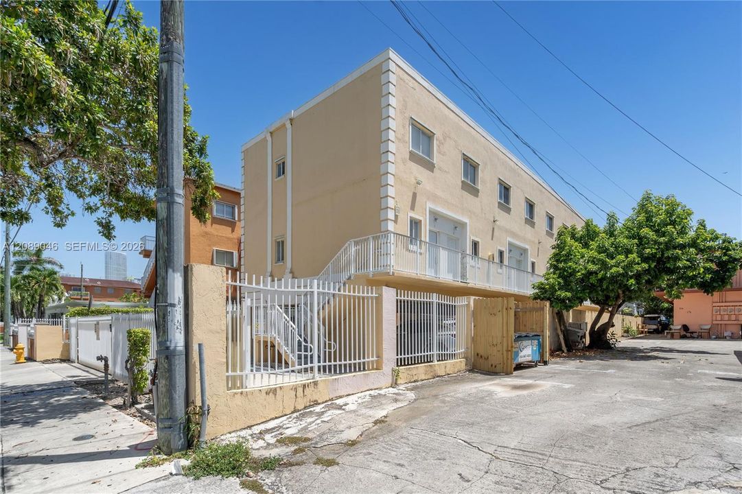 В аренду: $1,700 (1 спален, 1 ванн, 627 Квадратных фут)